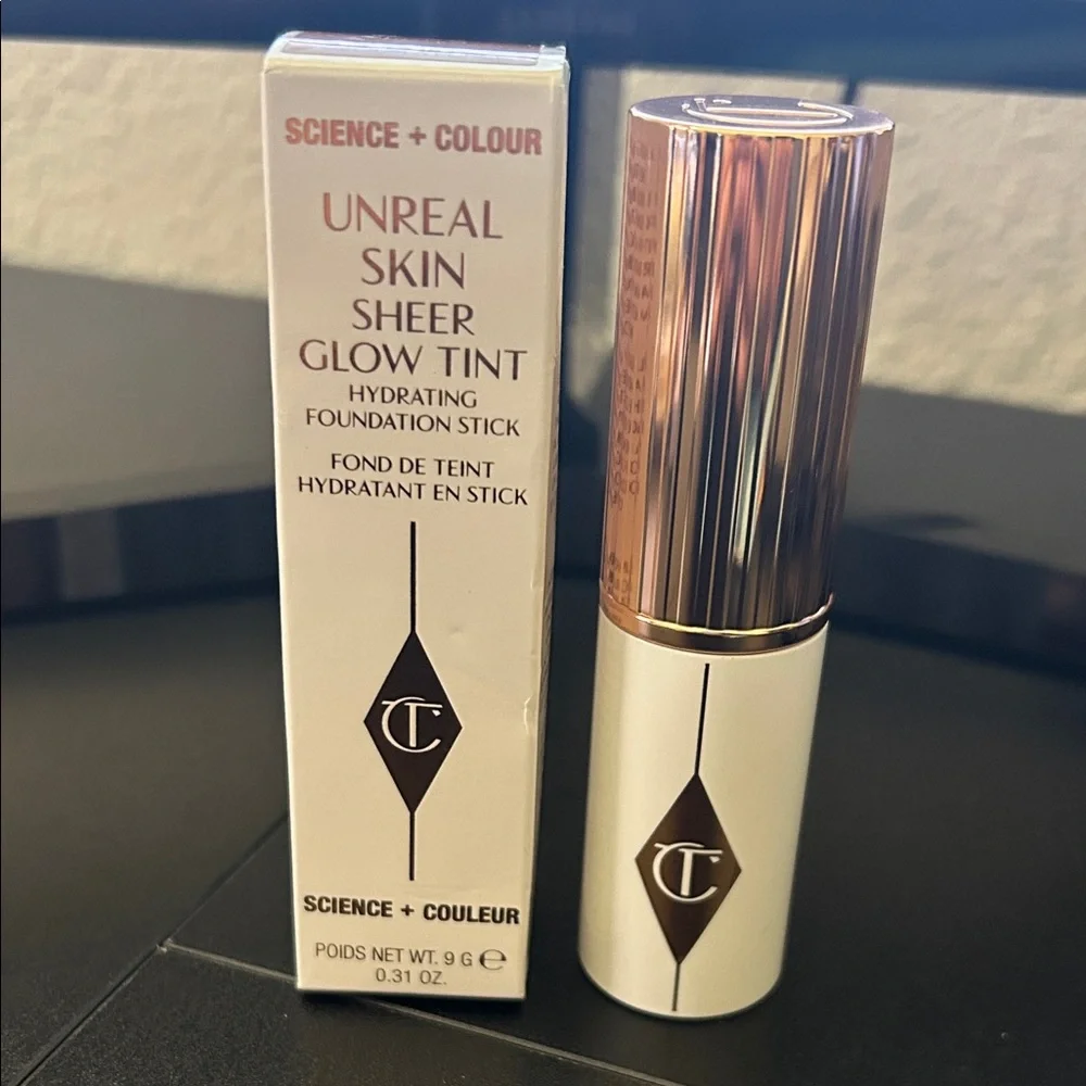 Charlotte Tilbury- unreal skin sheer glow tint 12.5 Tan Medium A Fonce